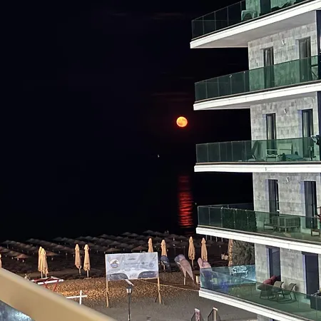 White Titanic Summervibe Lejlighed Năvodari